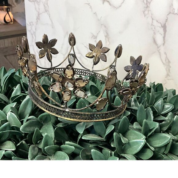 Incredible vintage metal crown, display crown main image 4